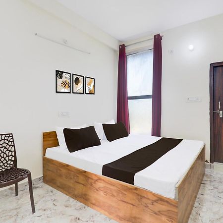 Hotel O Rn Chinhat Екстериор снимка