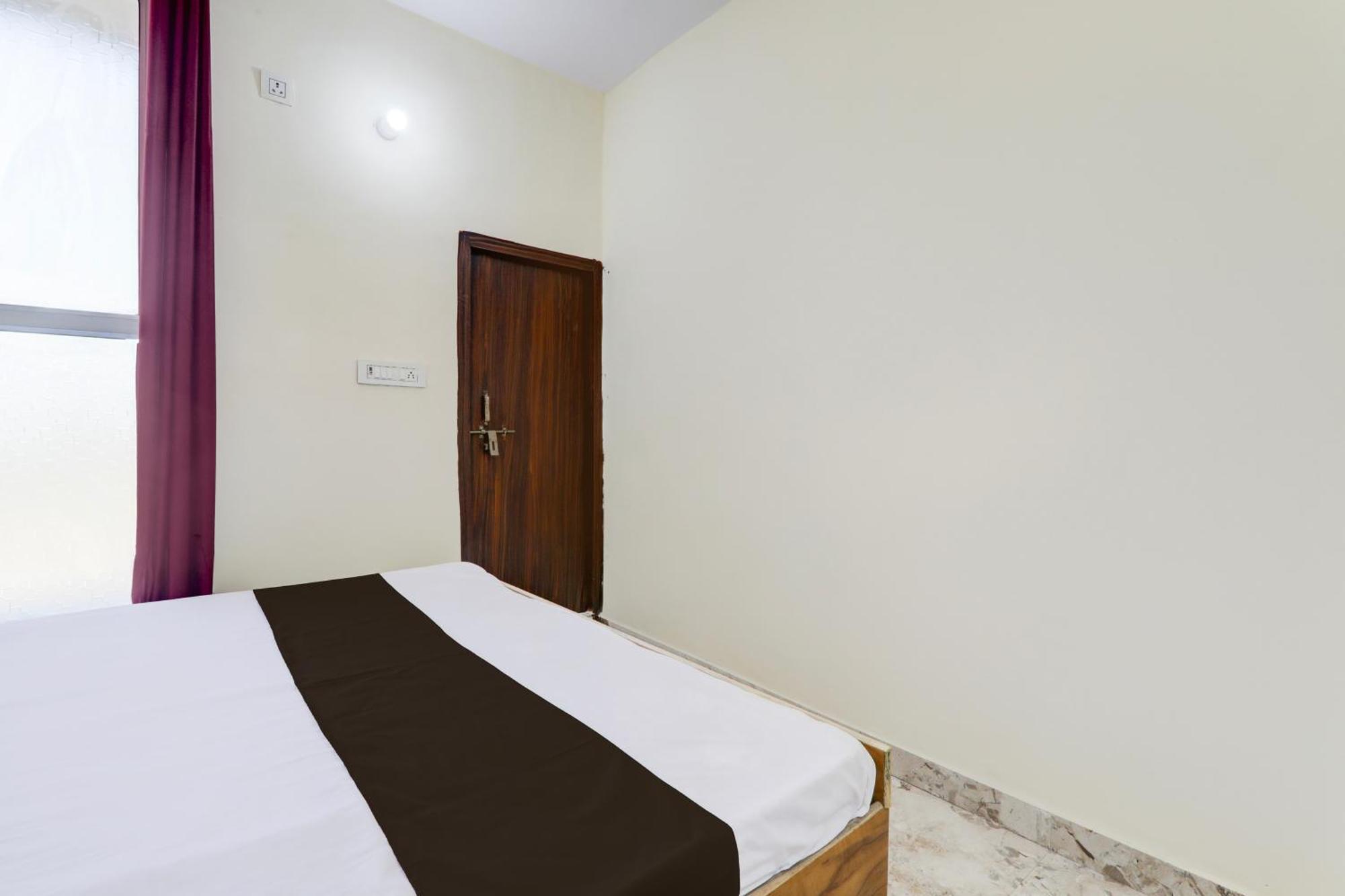 Hotel O Rn Chinhat Екстериор снимка