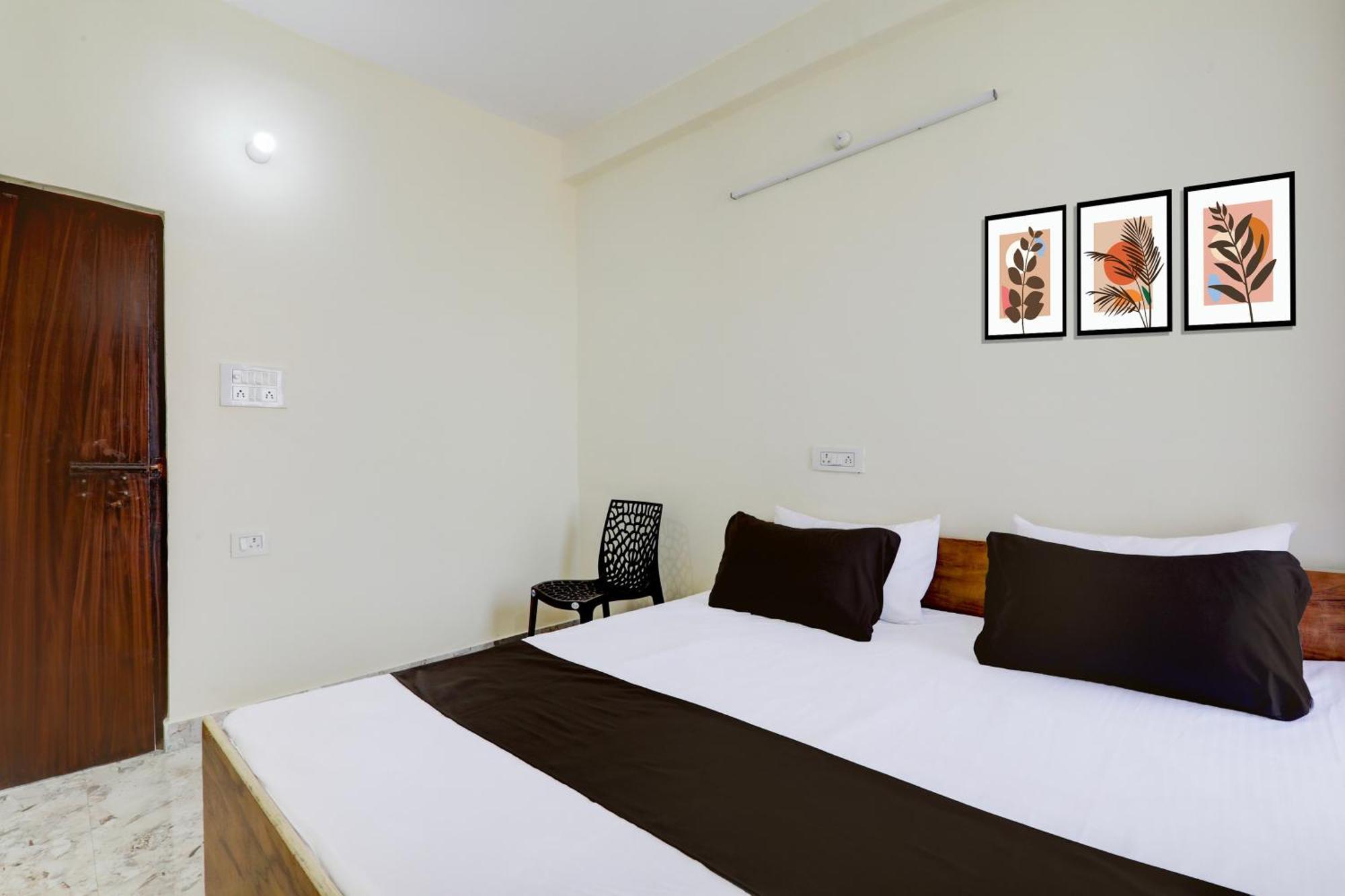 Hotel O Rn Chinhat Екстериор снимка