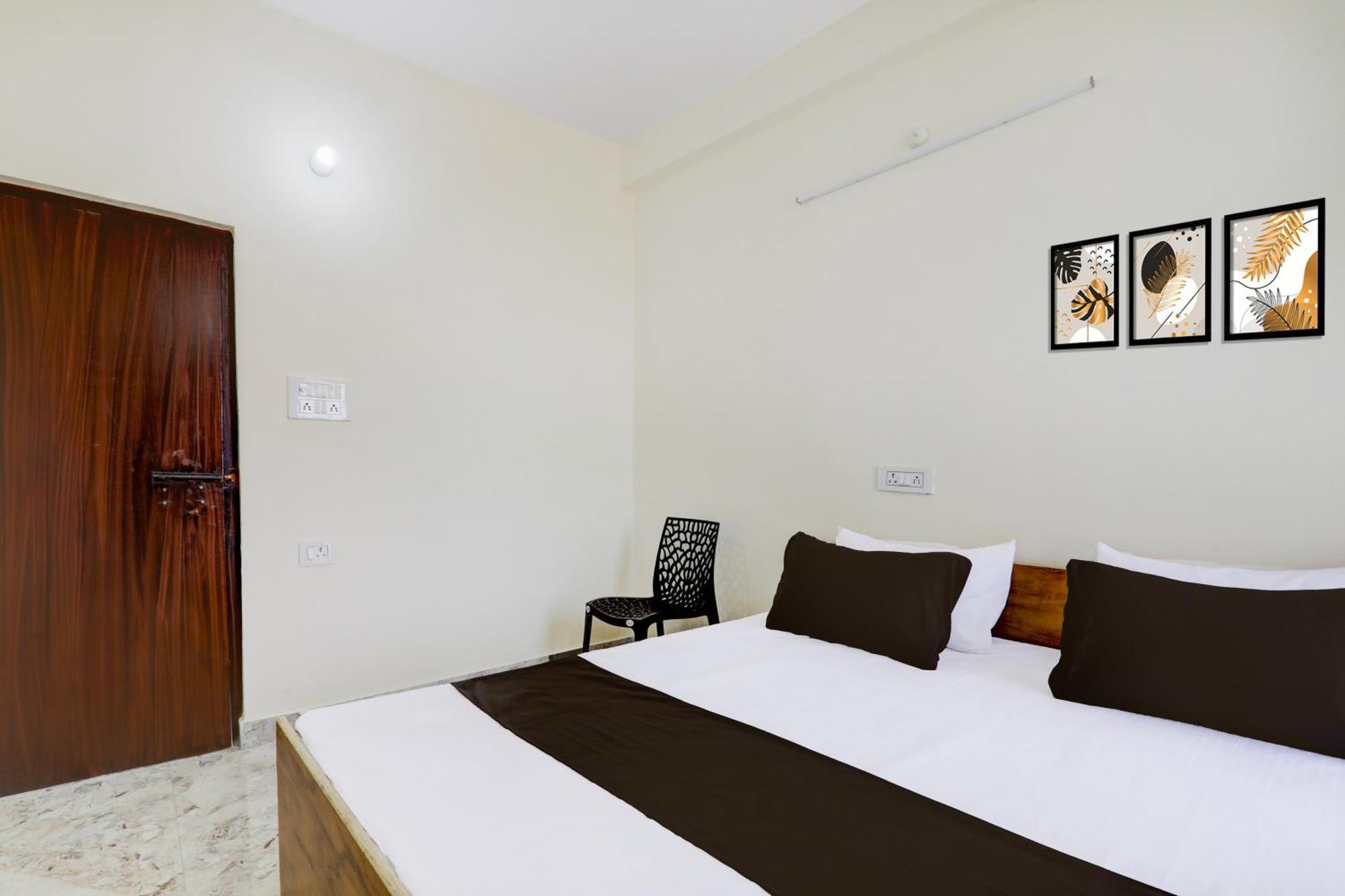 Hotel O Rn Chinhat Екстериор снимка