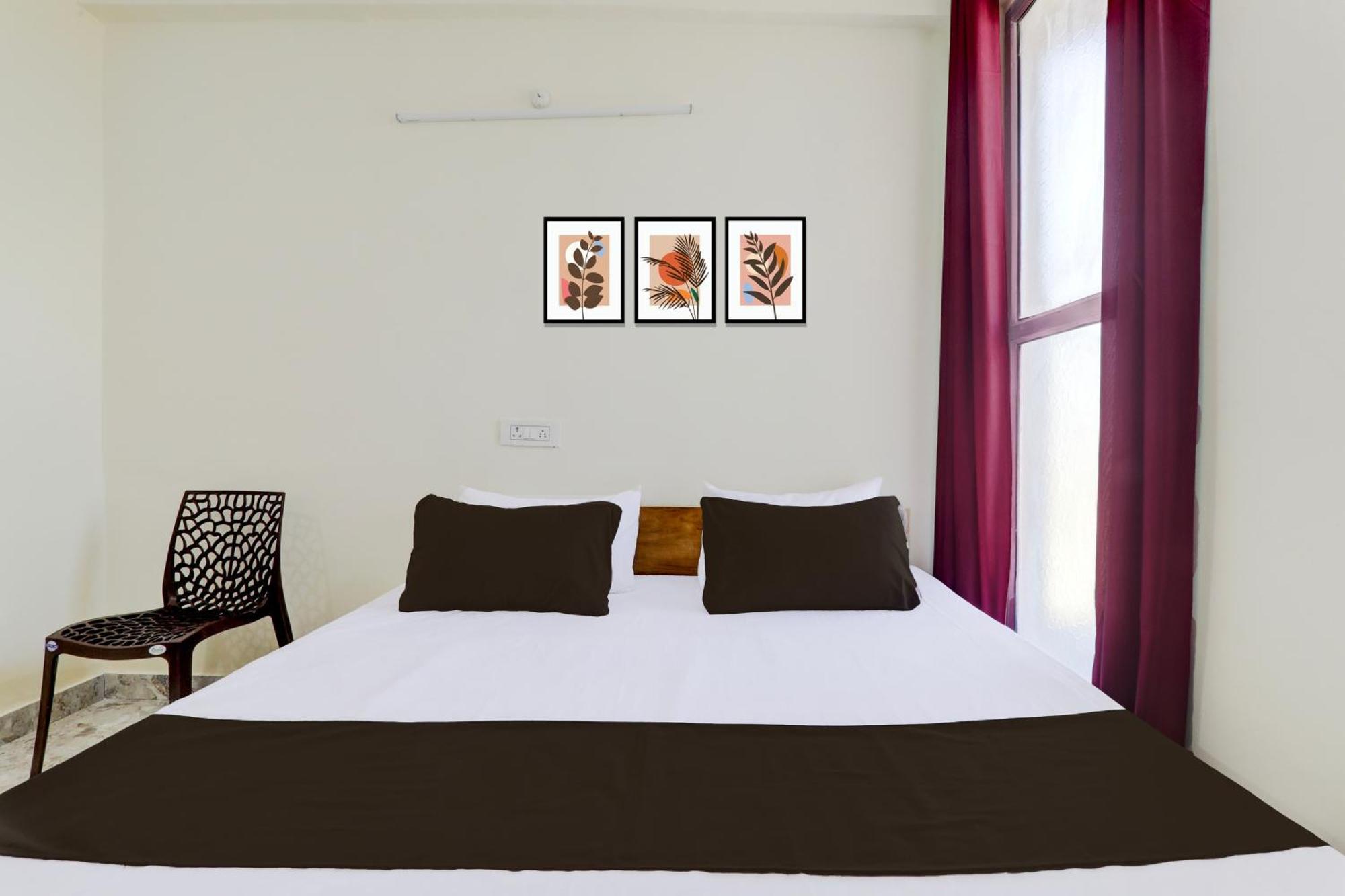 Hotel O Rn Chinhat Екстериор снимка