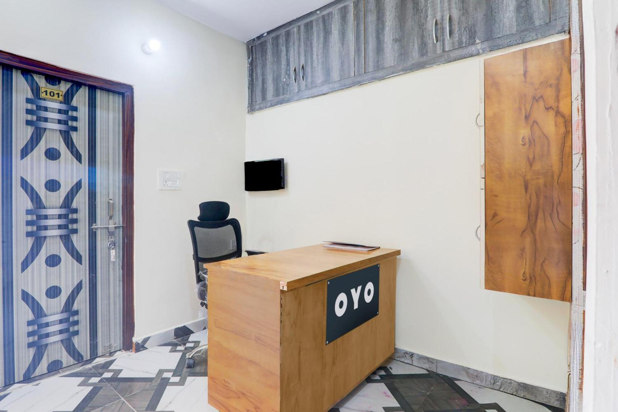 Hotel O Rn Chinhat Екстериор снимка