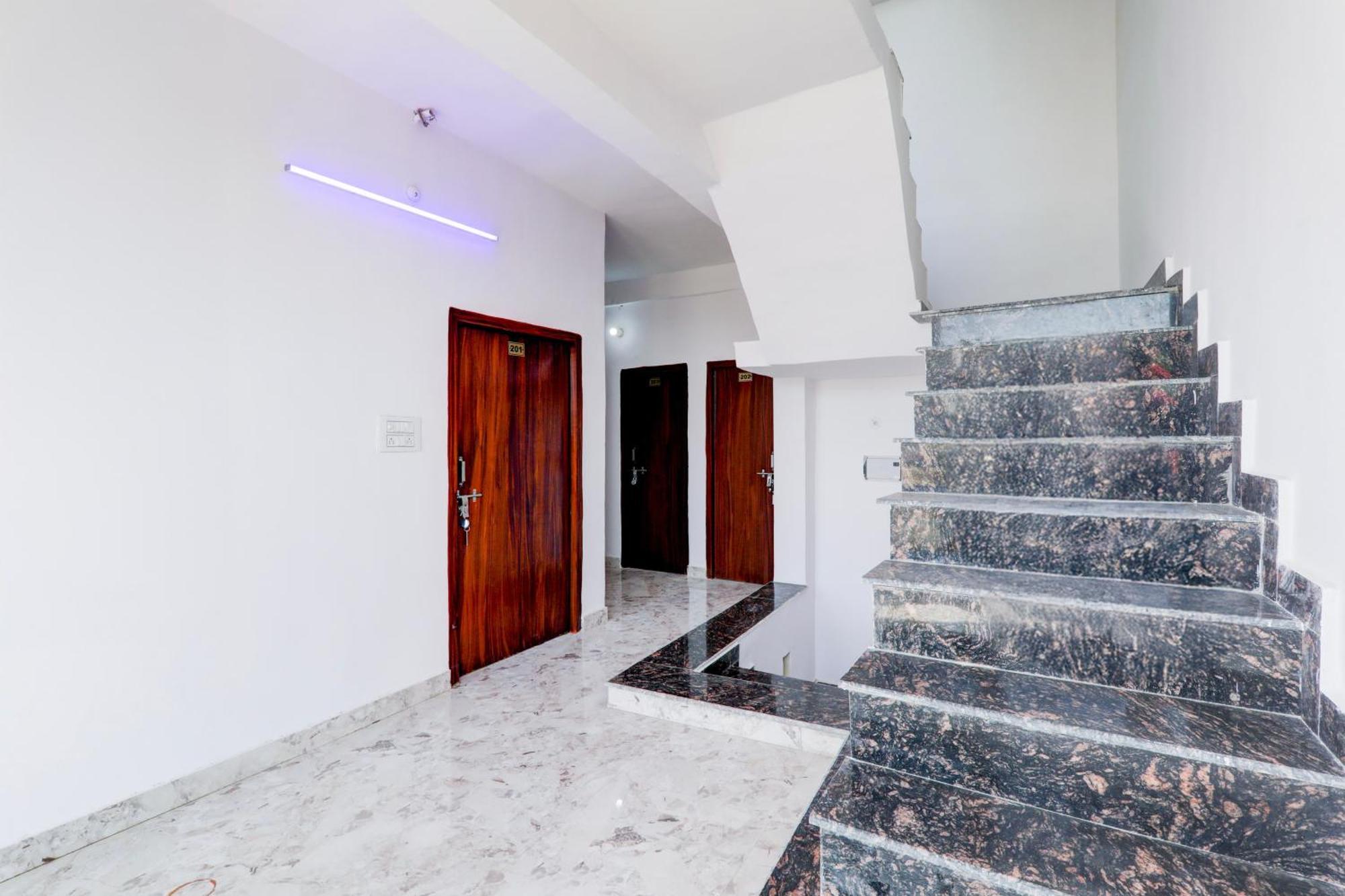 Hotel O Rn Chinhat Екстериор снимка