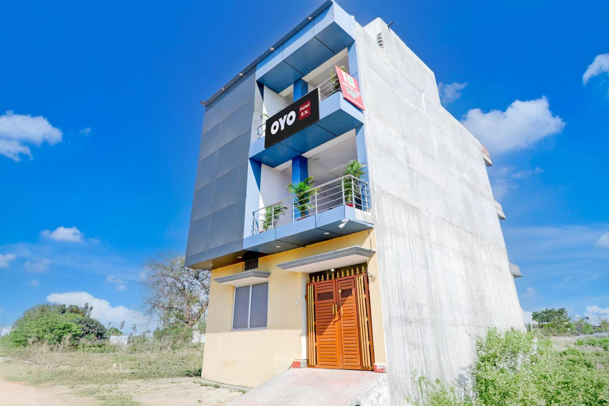 Hotel O Rn Chinhat Екстериор снимка